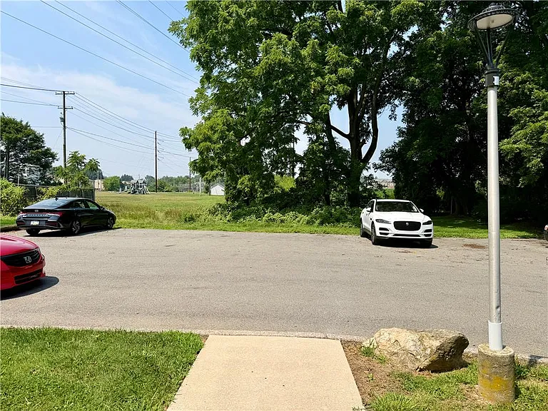 2402 Woodstock Dr #A — Photo 18