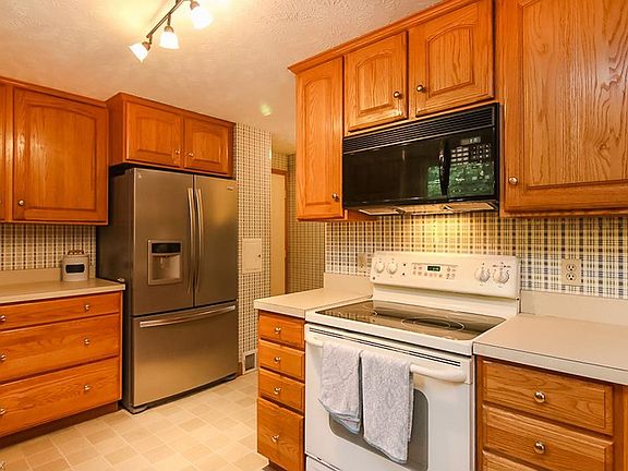 3rd image of 10281 Barchester Dr