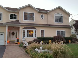 59 Cedar Dr, Massapequa, NY 11758