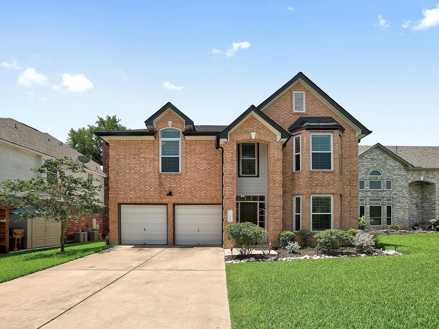 5 bed, 2.5 bath, 3140 sqft, $3,000 — Photo 1