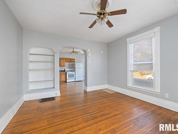 3rd image of 1228 Tremont Ave