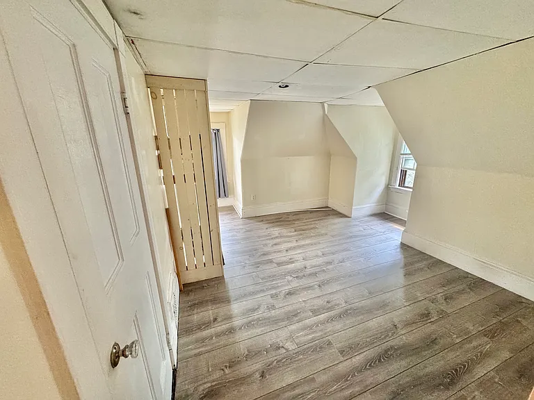 16 Braemore Rd #5 — Photo 2