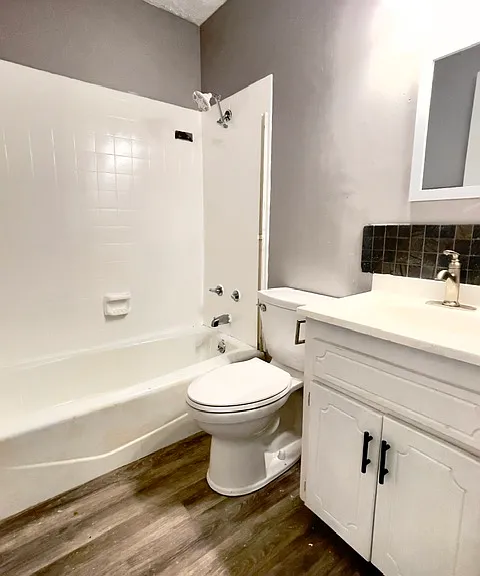 2721 N 48th Ave — Photo 6