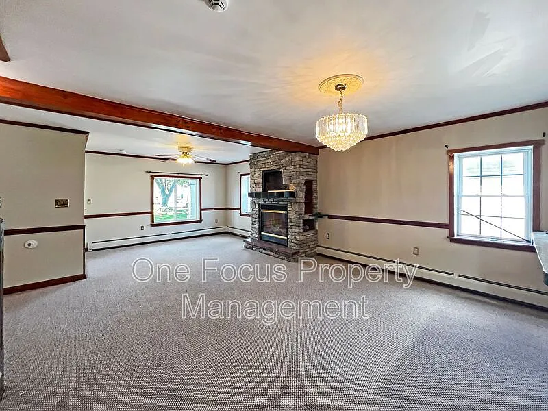 3 bed, 2.0 bath, $1,295 — Photo 4