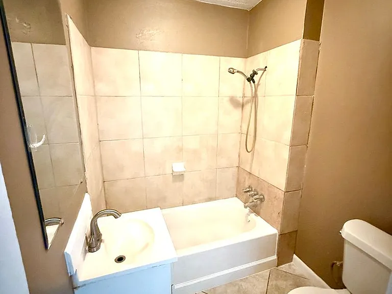 1827 E Highland Blvd — Photo 14