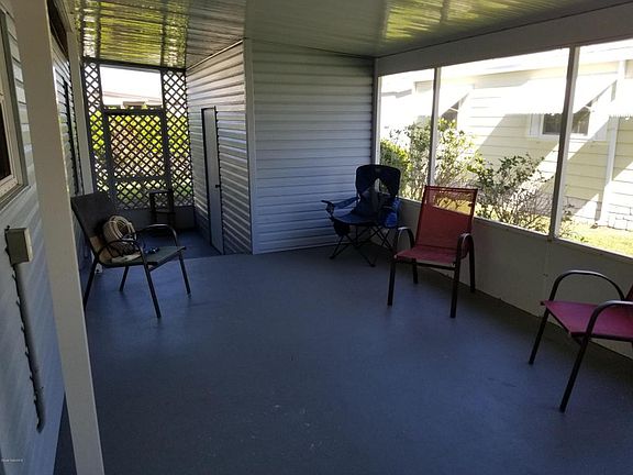 2nd image of 828 Oleander Cir