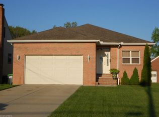 1860 Rockefeller Rd, Wickliffe, OH 44092