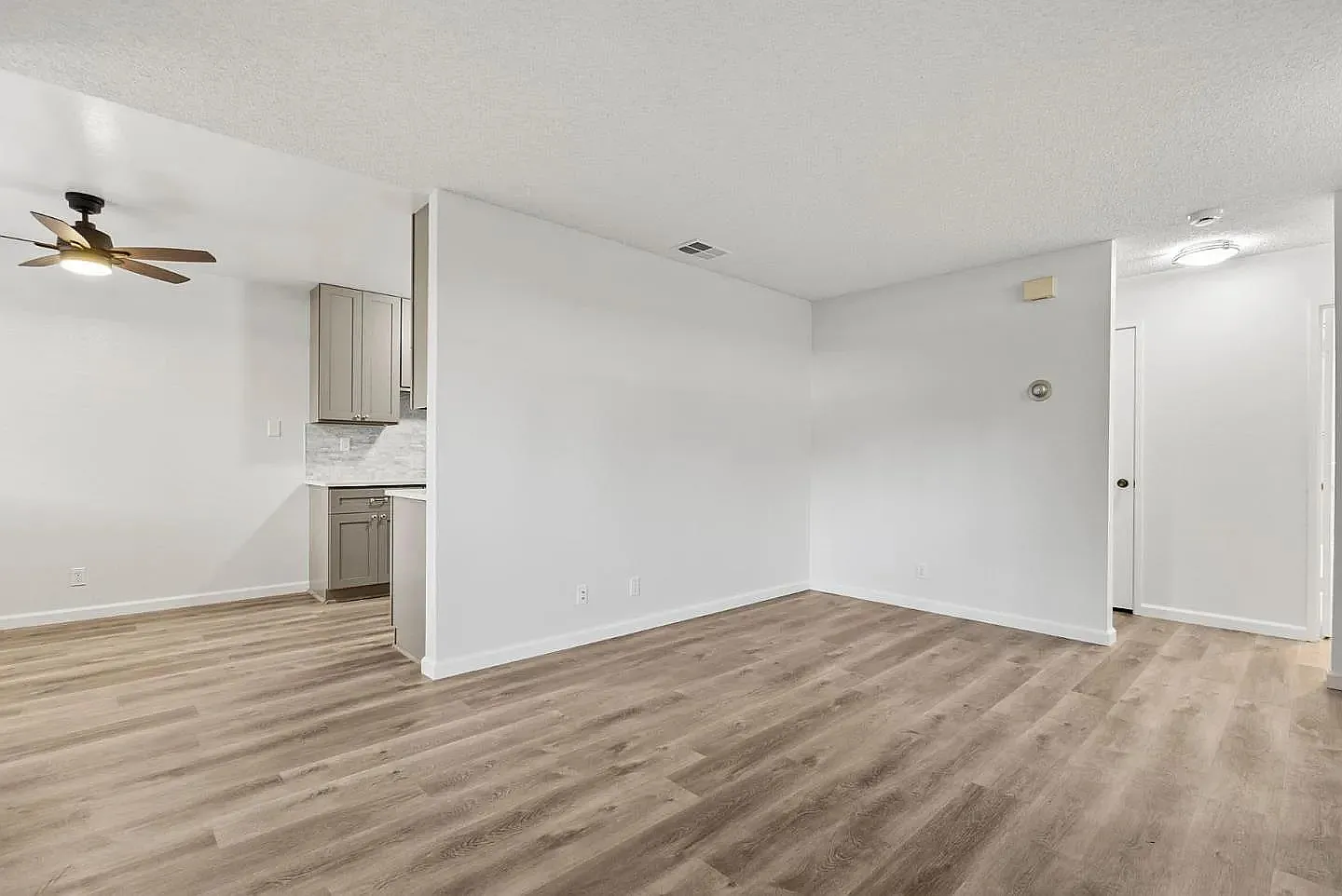 Chic 1BR Condo in San Jose's Heart with In-Unit Laundry & Pet-Friendly! — Photo 4