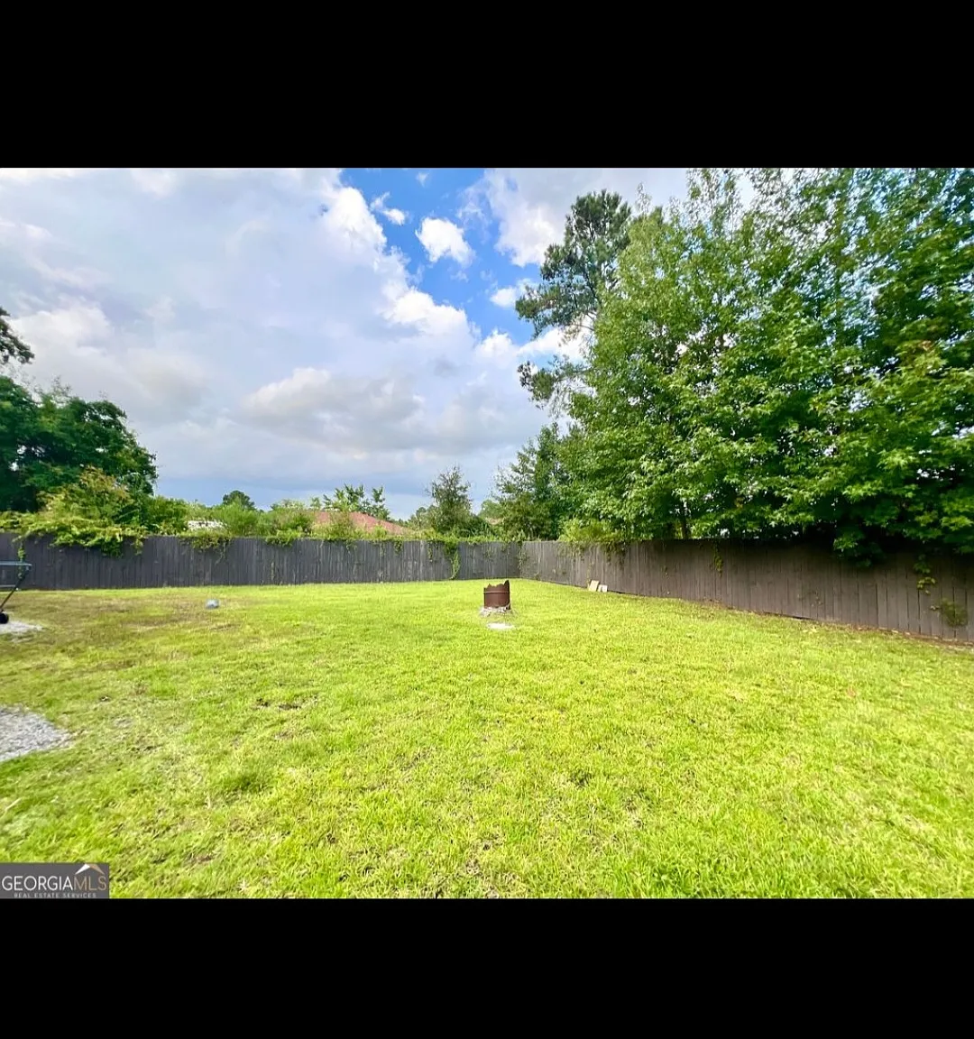 4 bed, 1817 sqft, $2,100 — Photo 4