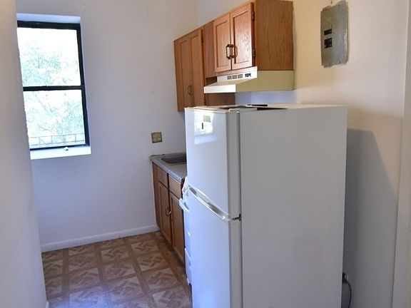 3rd image of 476 Clinton Ave #6H