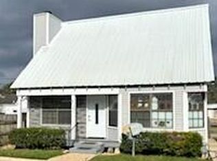 106 Holmes Dr, Abbeville, LA 70510