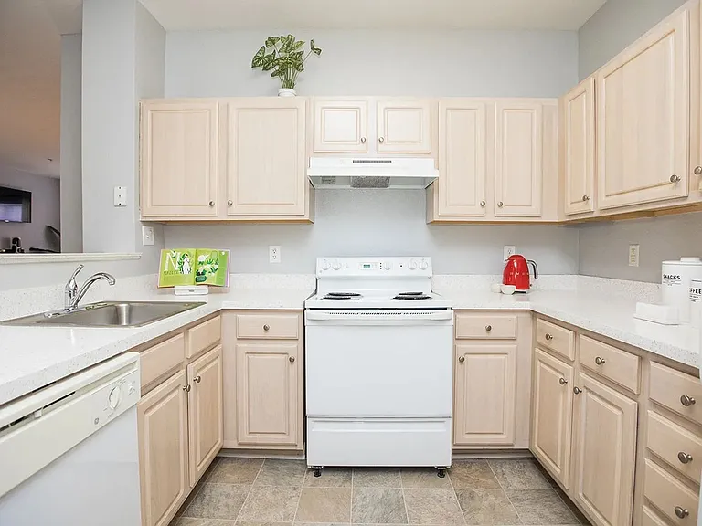Park Station Apartments — Photo 2