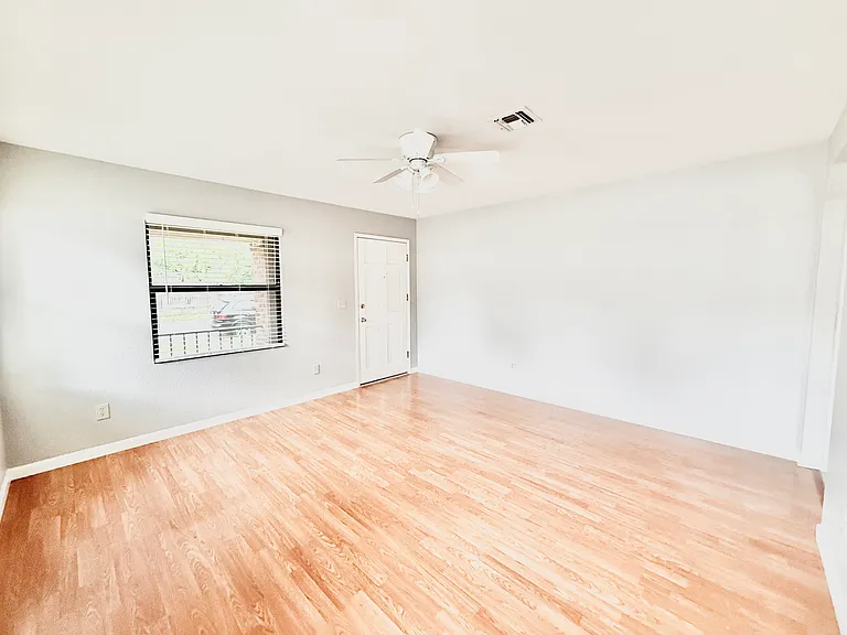 115 B St #115 — Photo 4