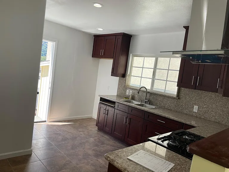 10056-1 Tujunga Canyon Blvd — Photo 3