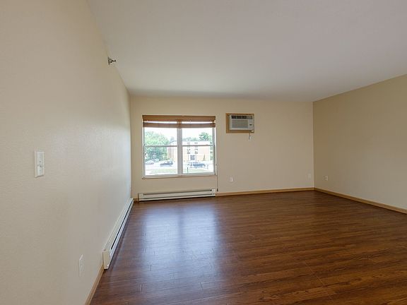 4th image of 1126 College St N #614