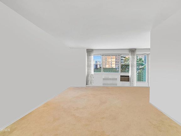 4th image of 2915 W 5th St APT 6E