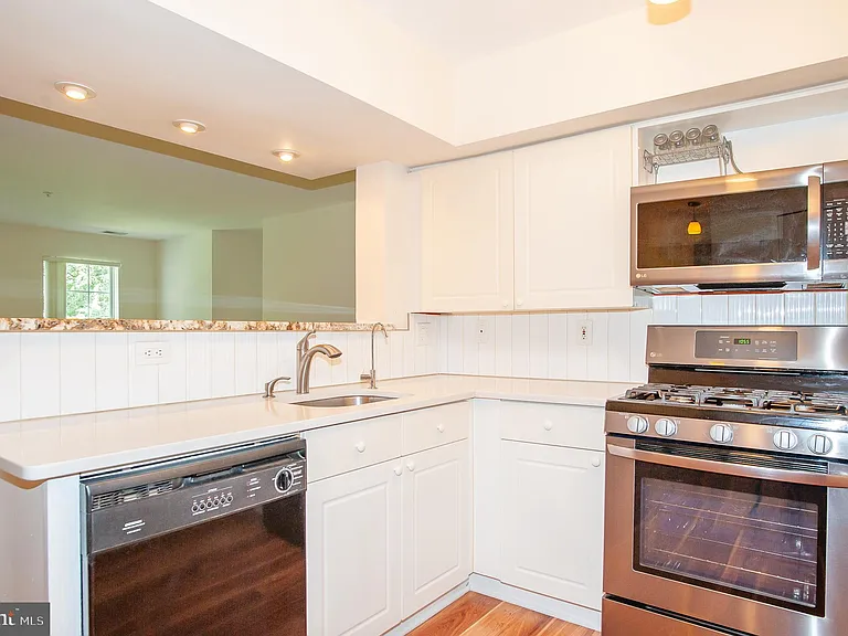 5958 Founders Hill Dr #101B — Photo 4