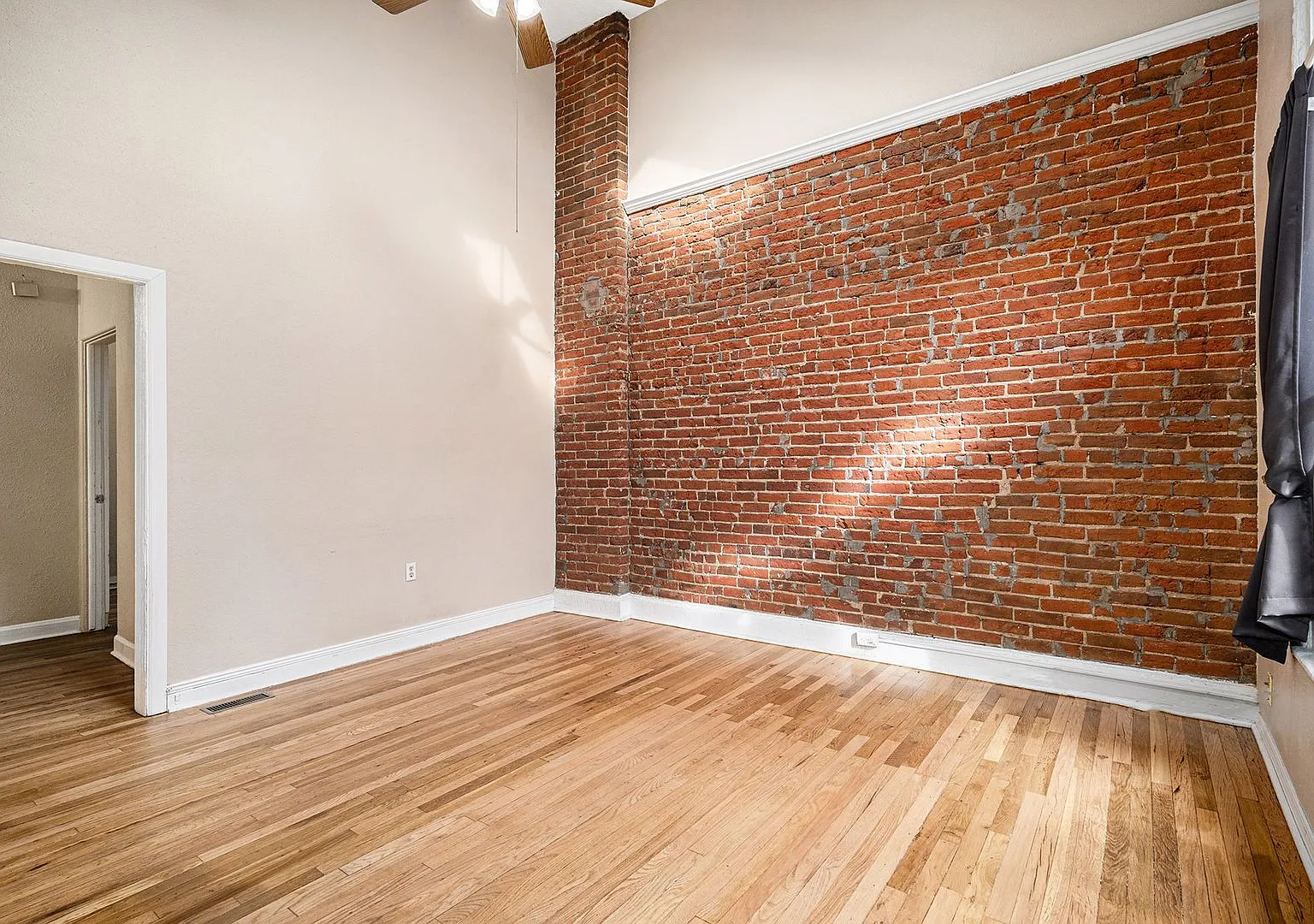 Charming 2-Bedroom Duplex with Large Yard in Curtis Park — Photo 2