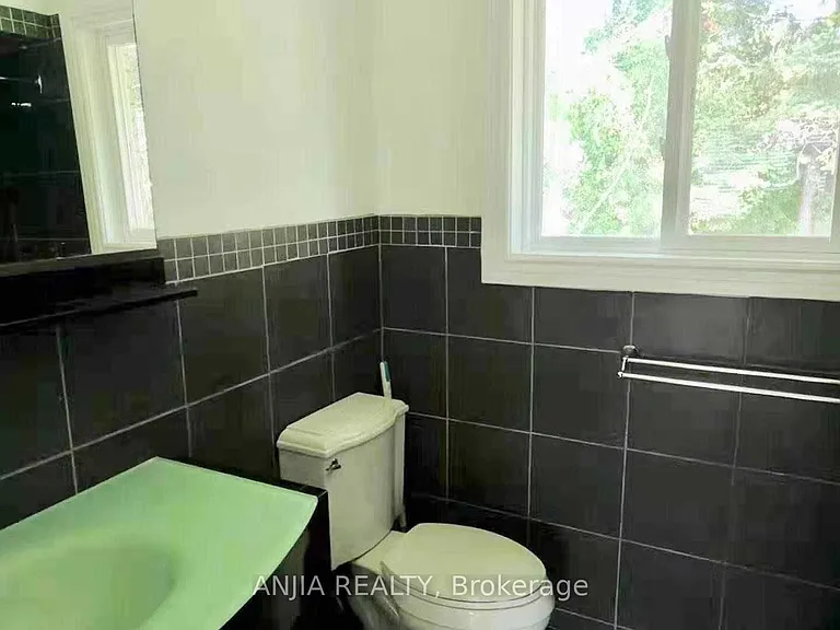 158 Kingslake Rd — Photo 9