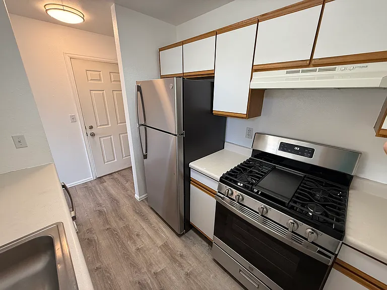 565 Redcliff Cir #575-204 — Photo 4