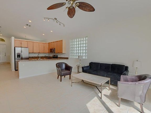 5th image of 1225 E Magnolia Cir