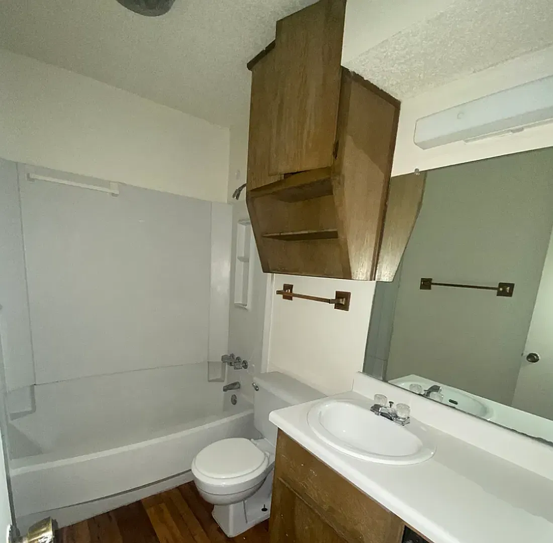 1BD/1BTH Apartment in Gated Community - 1214 Baylor Ave — Photo 2