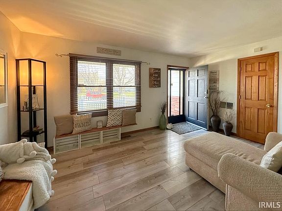 3rd image of 1729 Teasdale Ln