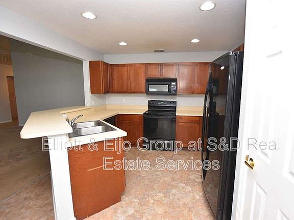 3rd image of 1615 Laurel Meadows Dr