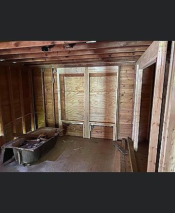 5th image of 411 W Humphreys St