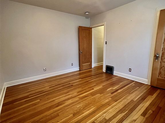 4th image of 237 North Ave E