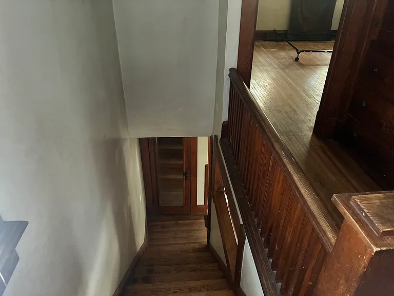 744 Nicholas St — Photo 10