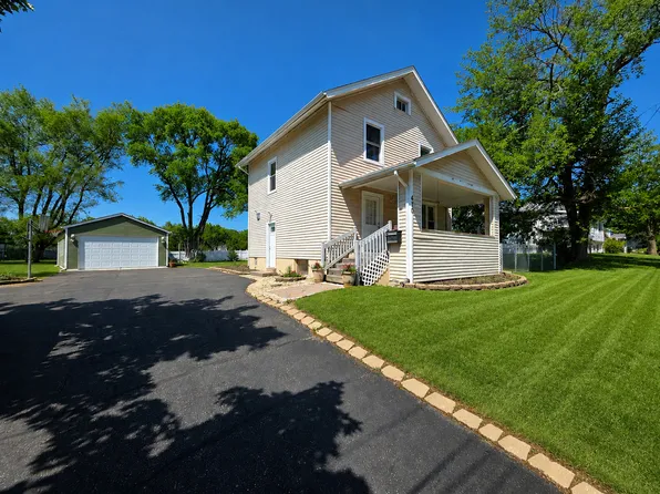 470 Fremont St, Elgin, IL 60120