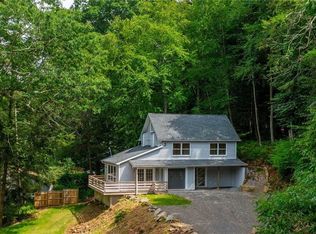 31 Laurel Trl, Sandy Hook, CT 06482