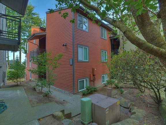 2nd image of 12012 98th Ave NE #105