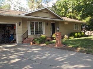 410 W Knott St, Hesston, KS 67062