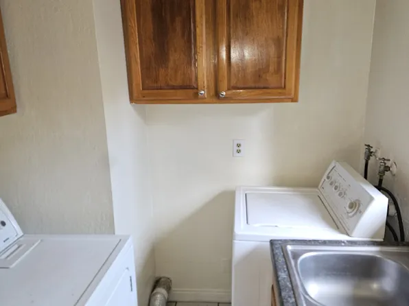 3255 B St APT 2, Sacramento, CA 95816