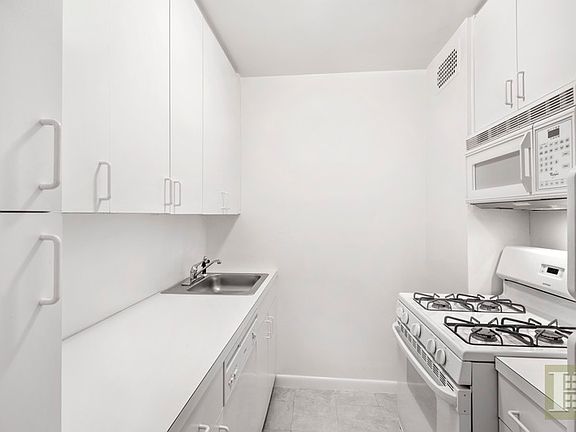 3rd image of 141 Amsterdam Ave #5F