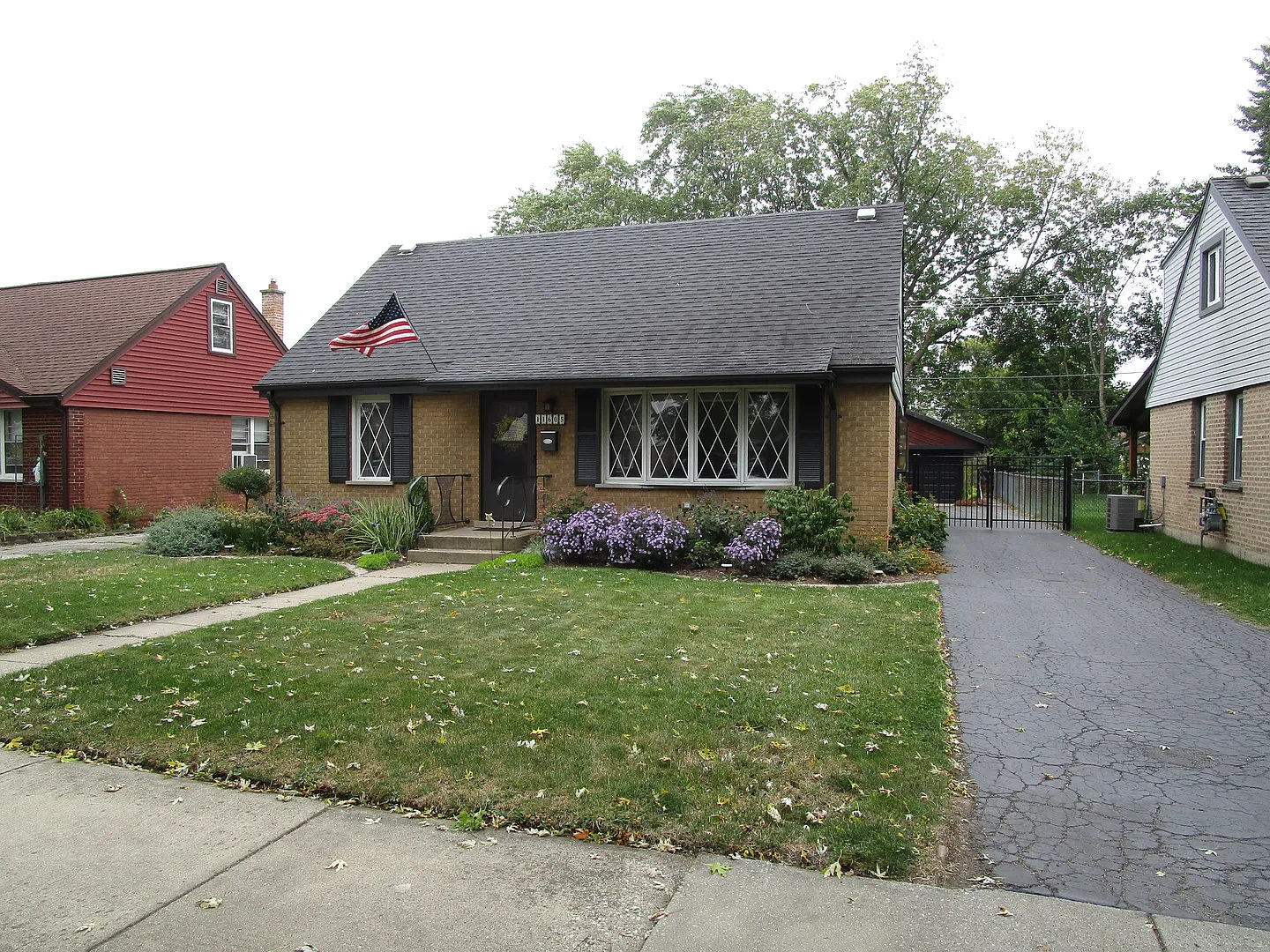 11605 S Kenneth Ave photo 1