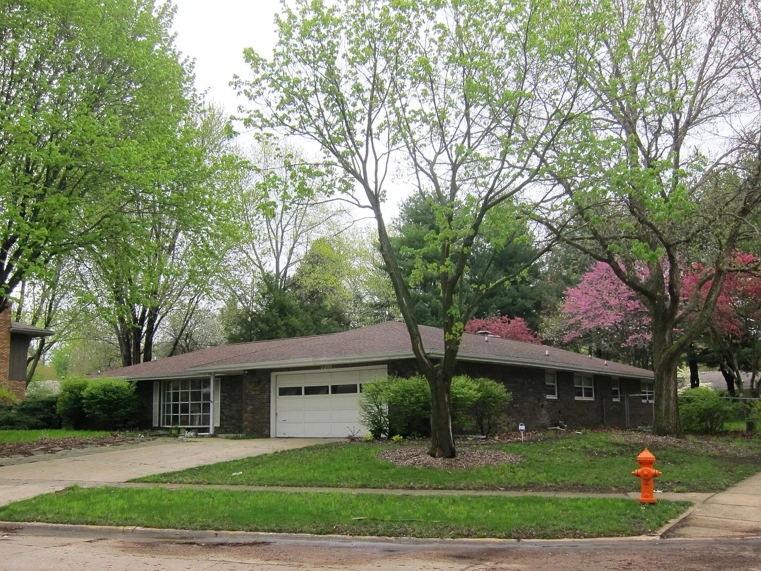 4 bed, 2.5 bath, 2740 sqft, $2,575 — Photo 4