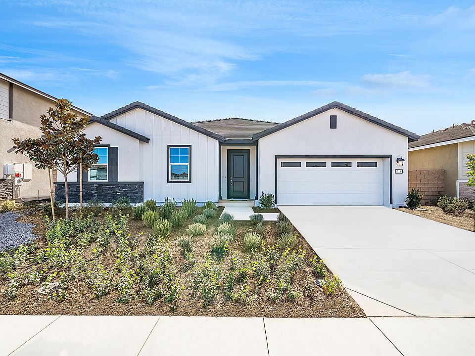 Silverstone Green Valley Ranch Res3 Exterior 2of2