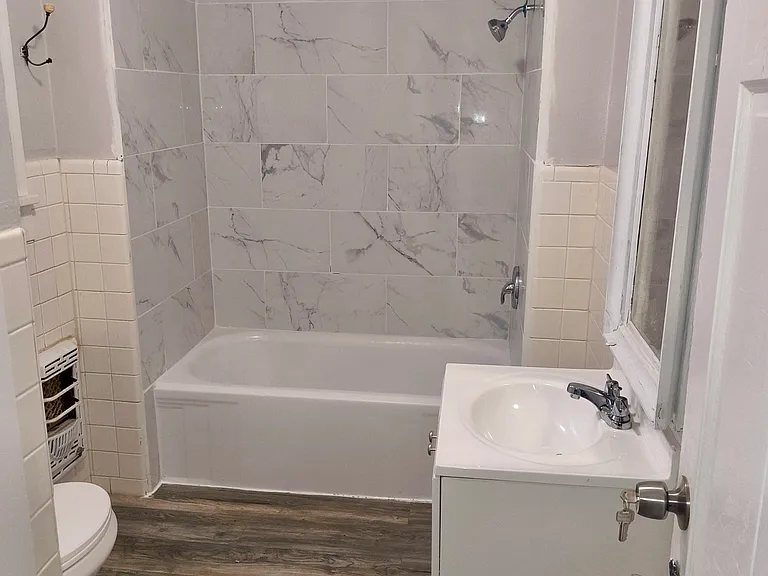 514 S College St — Photo 11