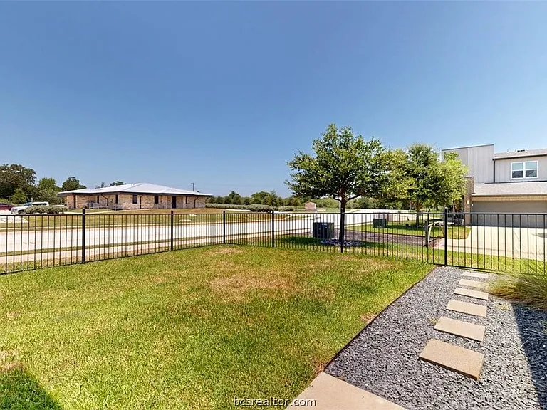 3901 Ws Phillips Pkwy — Photo 33