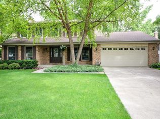 1701 Maple Ln, Wheaton, IL 60187