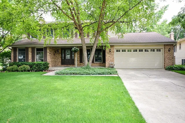 1701 Maple Ln photo 1