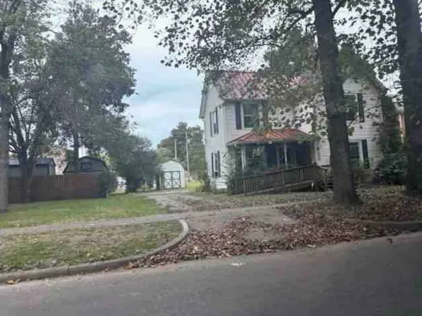 404 E Cypress St, Charleston, MO 63834