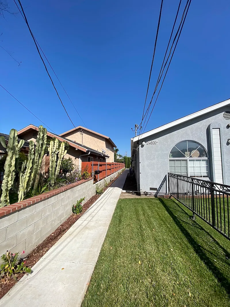 3 bed, 1050 sqft, $3,495 — Photo 3