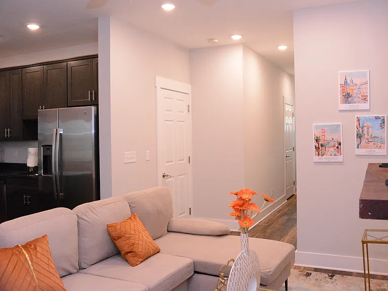 Shelborne Dr — Photo 24