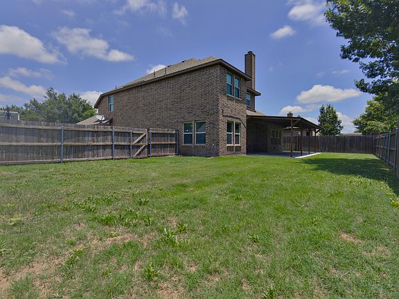 4th image of 210 Debbie Way