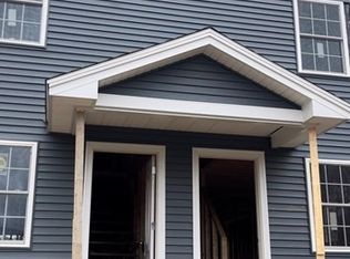 3-3 Five Mohegan Ct, Springfield, MA 01151