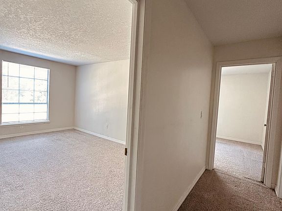 4th image of 4196 Versailles Dr #4196
